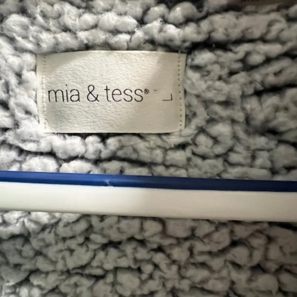 Mia & Tess fuzzy,‎ sherpa-style women's jacket gray cozy fleece Large